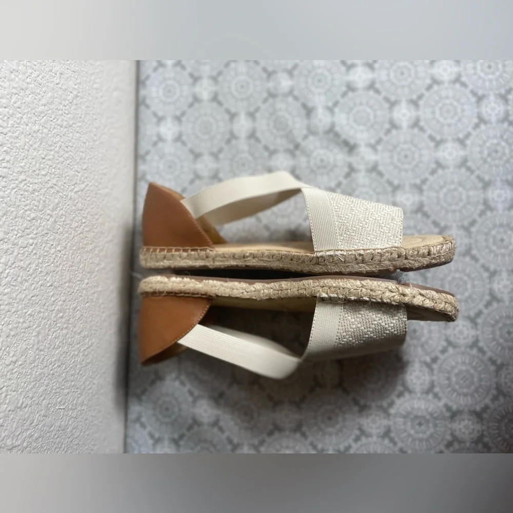 Talbots~Neutral~Espadrille~Slip-On Sandal~Woven Fabric~Elastic Straps~Size 7.5
